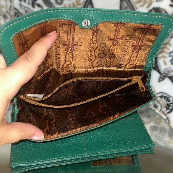 Tignanello Womenโs Shoulder Bag, GreenPebble Italian Leather W/ Matching Wallet - Picture 9 of 16